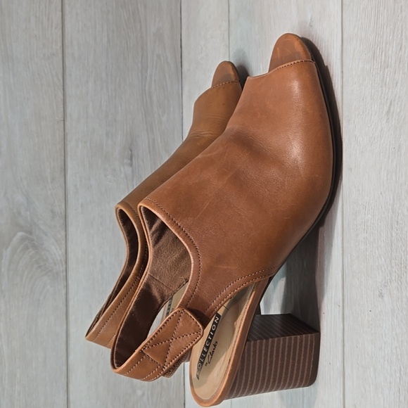 Clarks Collection  Women's Soft Cushion Peep Toe Heels Shoes Sz 10M - Picture 2 of 12